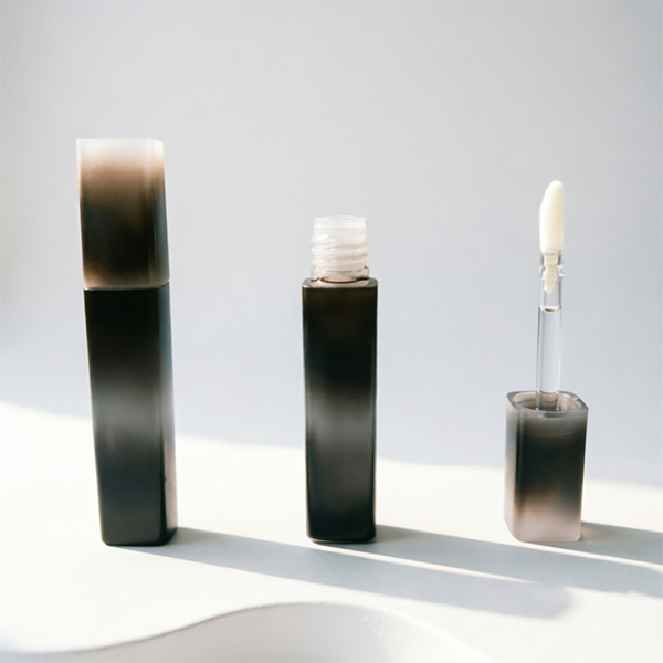 Customizable 2.2ml Square Lip Gloss Tube | OEM colour PETG Lip Oil Bottle 