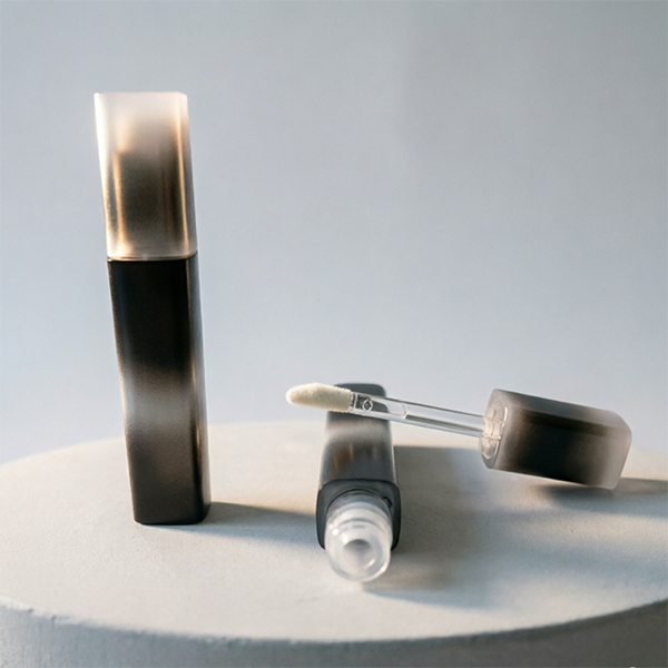 Customizable 2.2ml Square Lip Gloss Tube | OEM colour PETG Lip Oil Bottle 